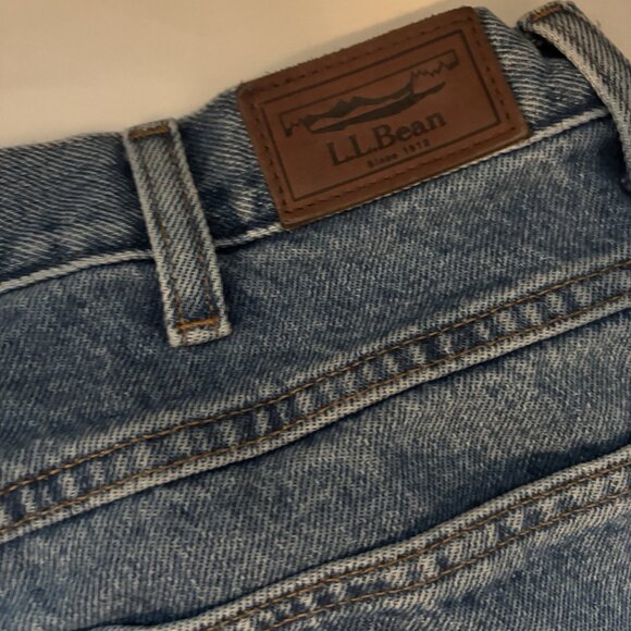LL Bean Jeans Mens 38x28 Crisp Clean Blue Denim Natural Fit Straight Leg - Picture 3 of 11